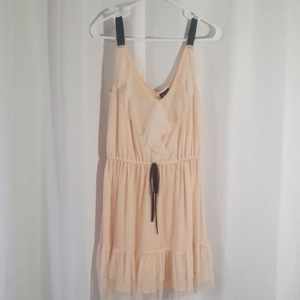 Fire ruffled sleeveless light pink dress. Size M